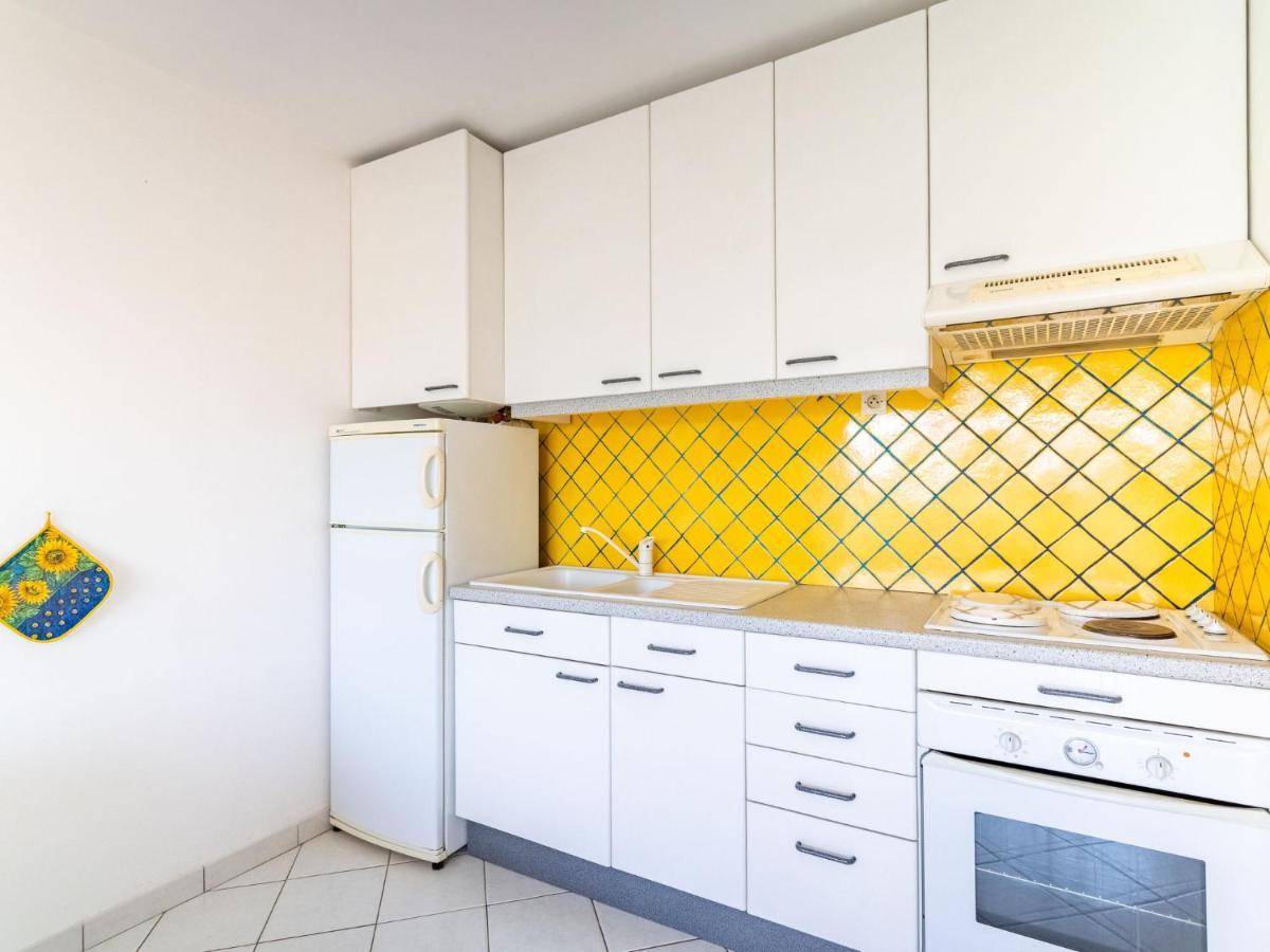 Apartment Les Roses Lauriers By Interhome Le Lavandou Esterno foto