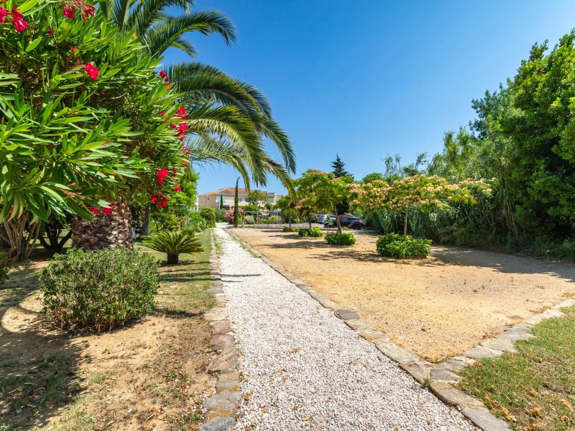 Apartment Les Roses Lauriers By Interhome Le Lavandou Esterno foto