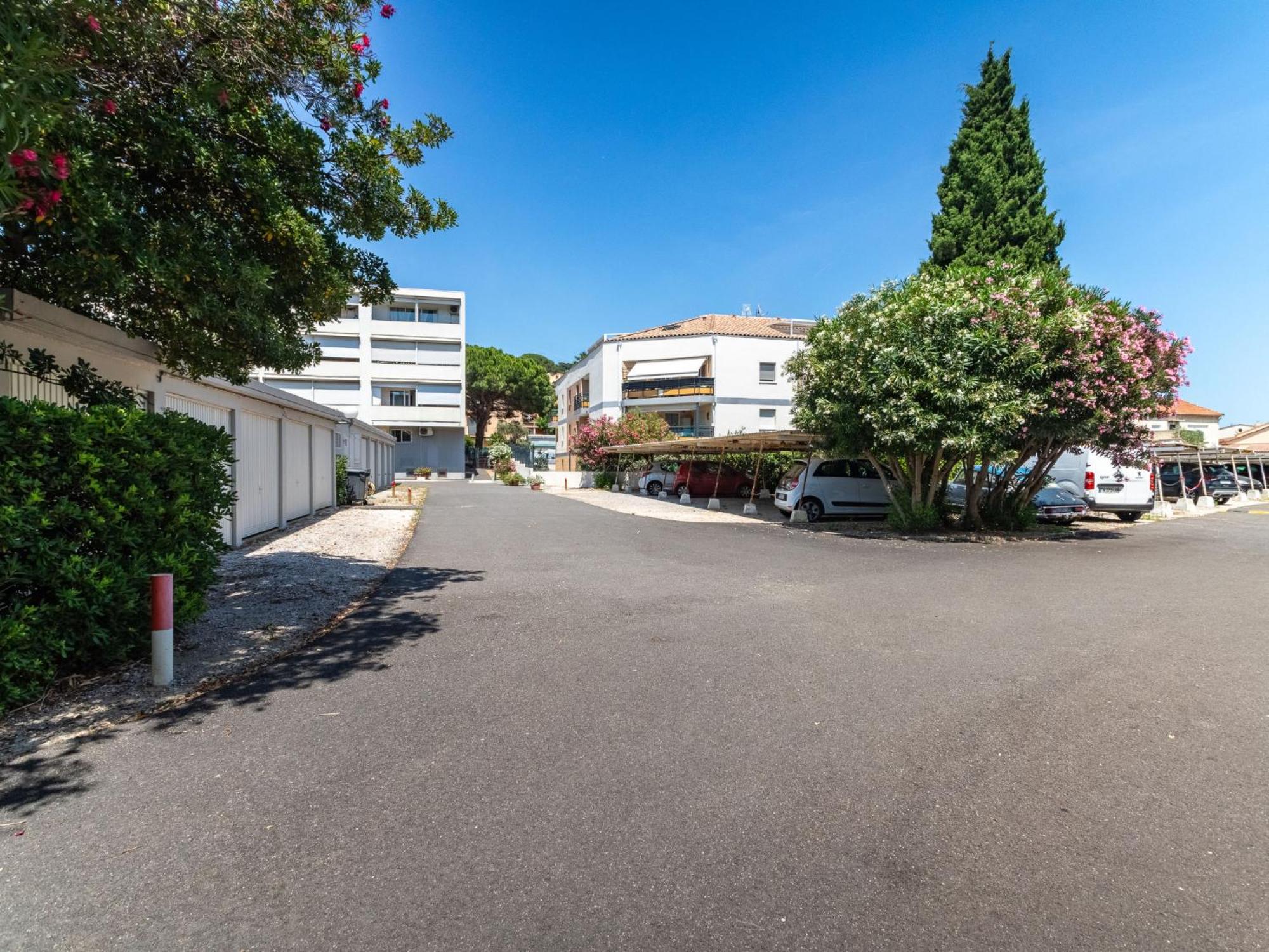 Apartment Les Roses Lauriers By Interhome Le Lavandou Esterno foto