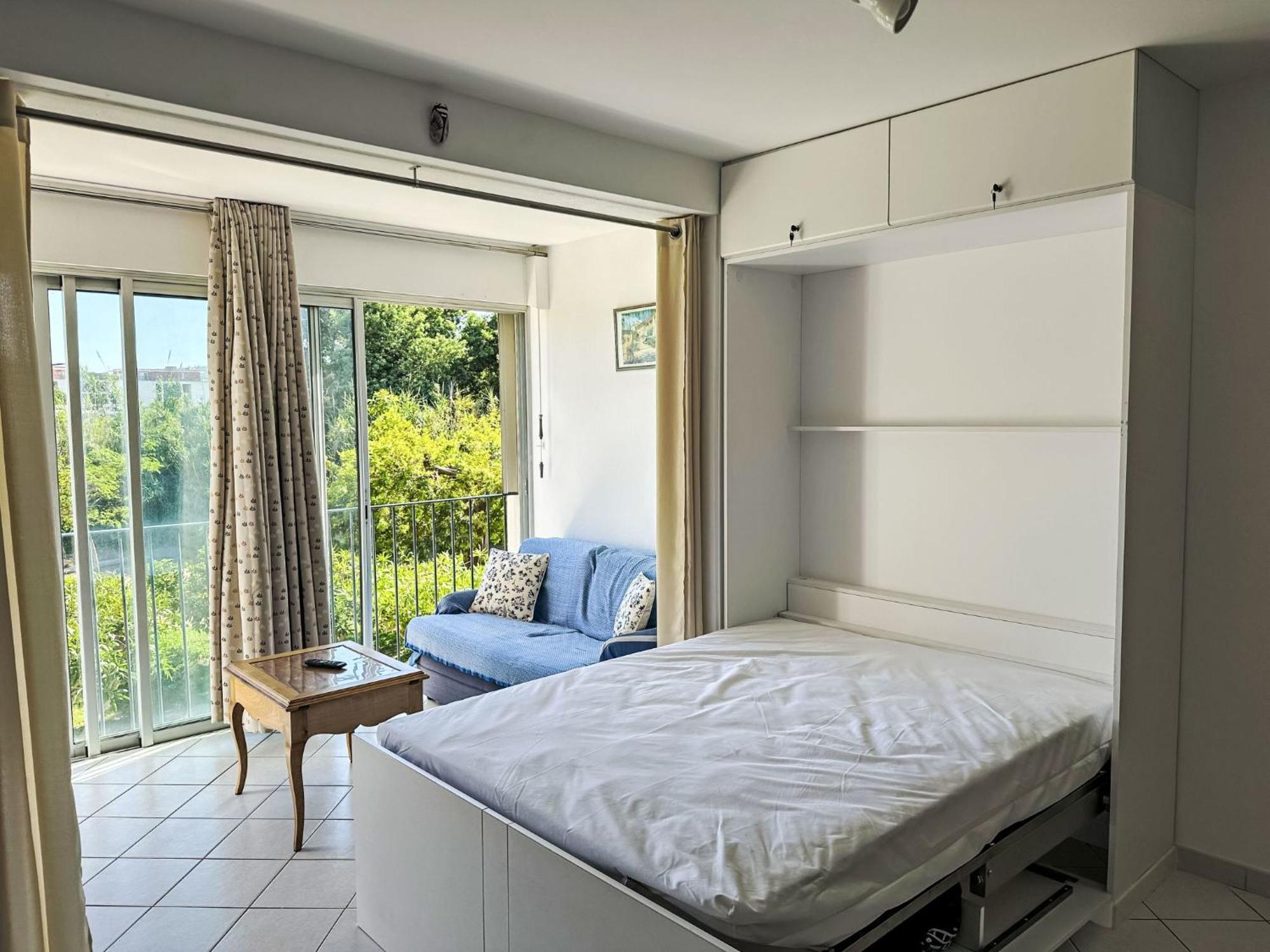 Apartment Les Roses Lauriers By Interhome Le Lavandou Esterno foto