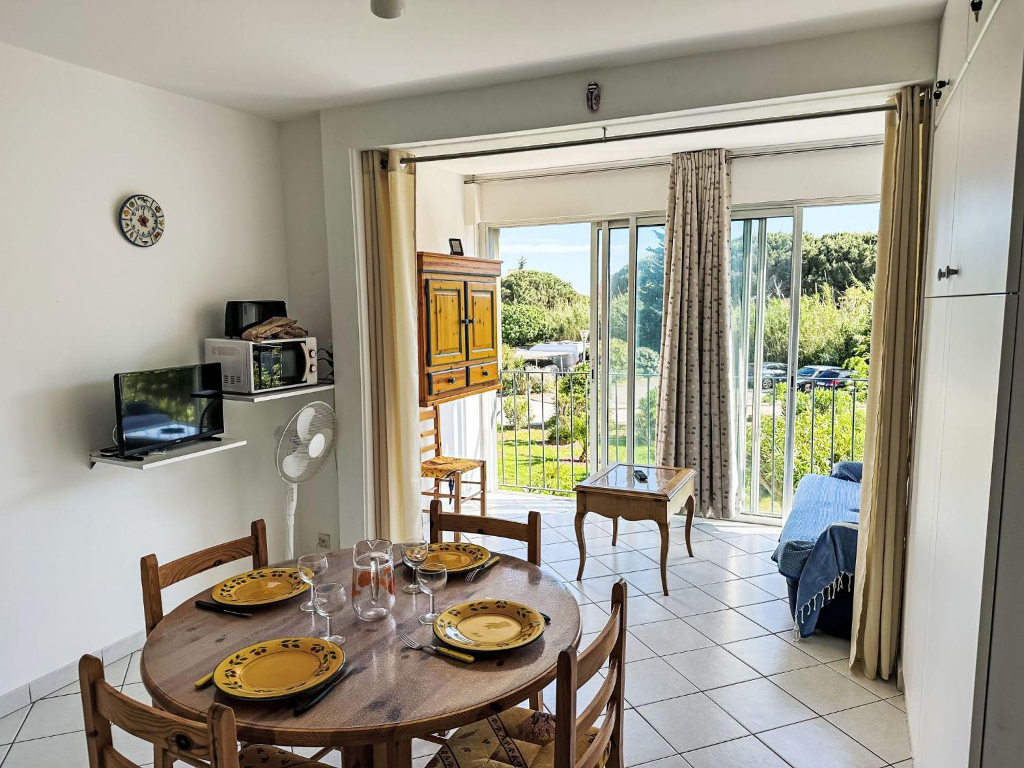 Apartment Les Roses Lauriers By Interhome Le Lavandou Esterno foto