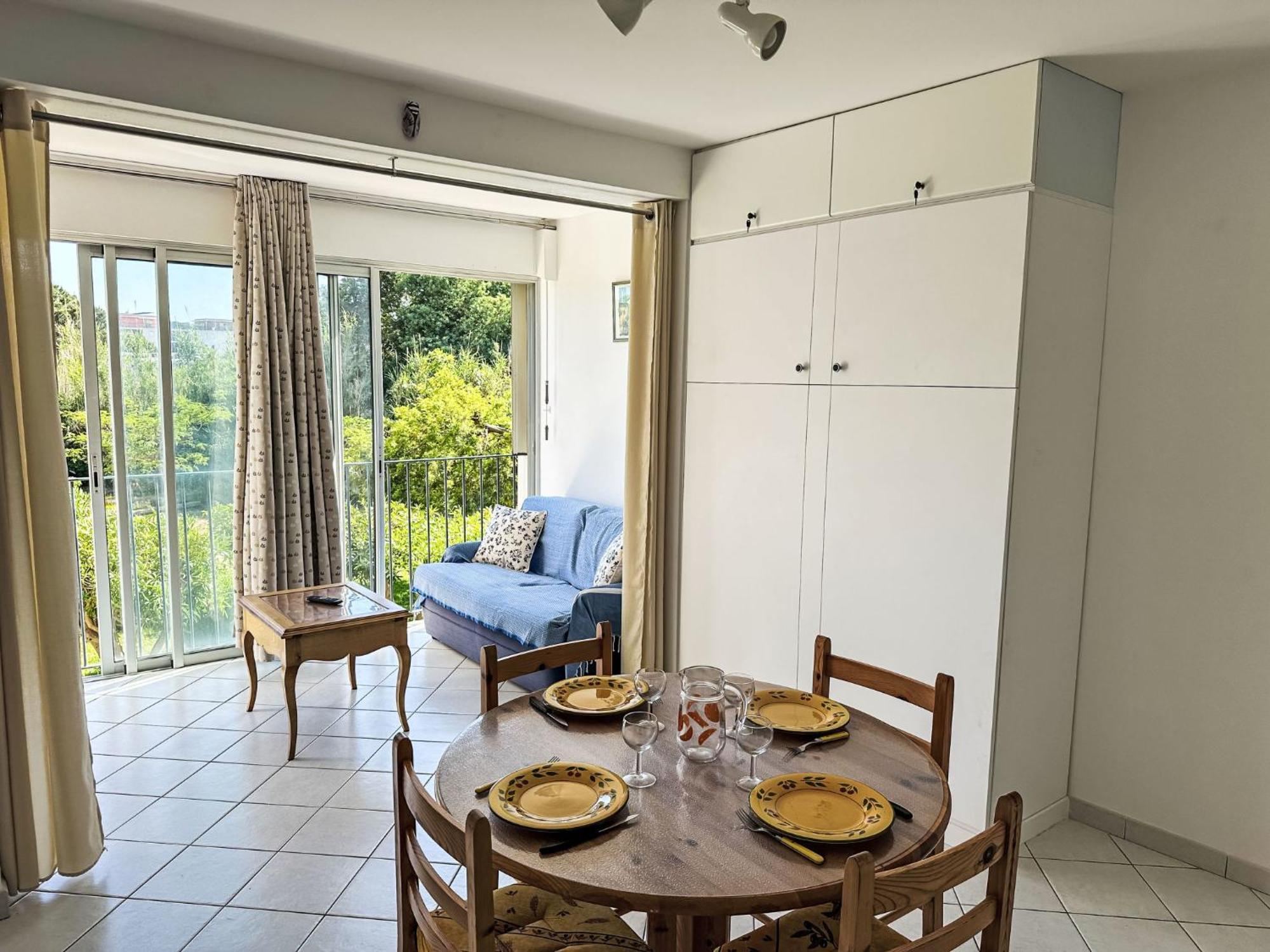 Apartment Les Roses Lauriers By Interhome Le Lavandou Esterno foto