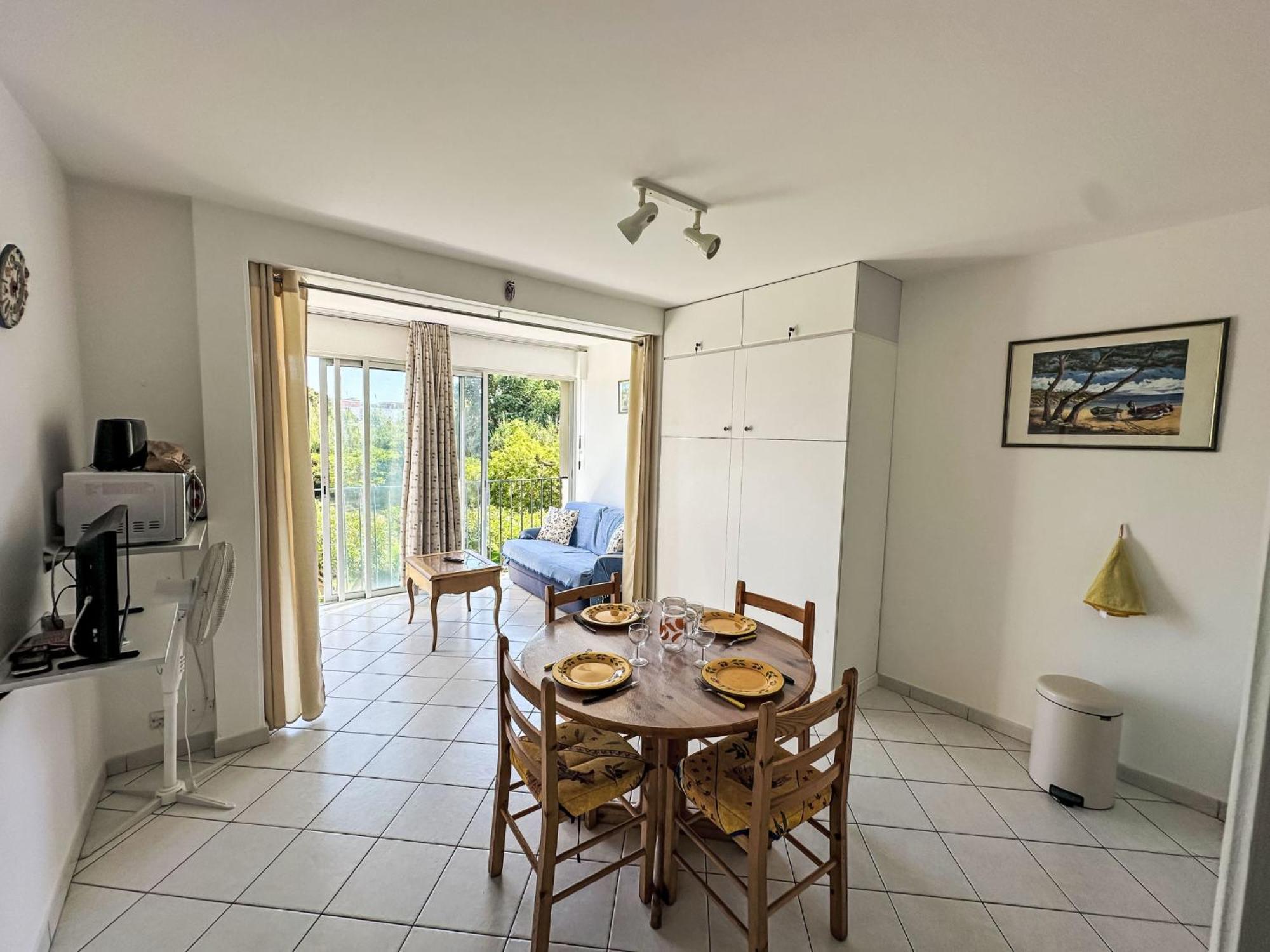 Apartment Les Roses Lauriers By Interhome Le Lavandou Esterno foto